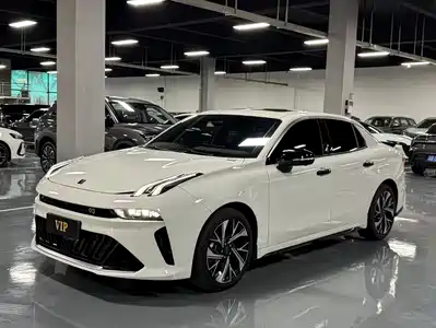 Lynk & Co 03