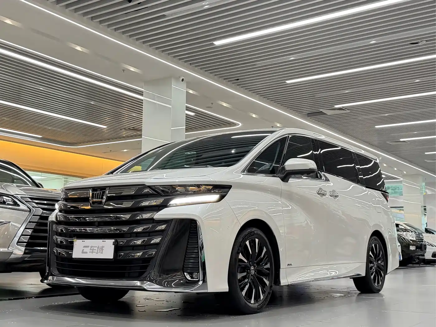 Toyota Vellfire 2023 Crown Hybrid 2.5L HV Ultimate