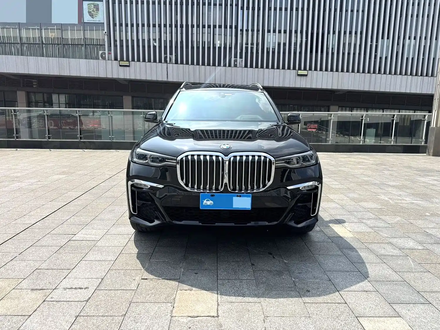 Photo 2 - BMW X7
