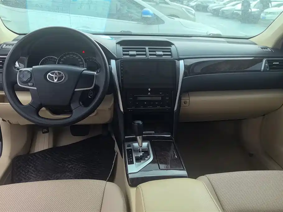 Toyota Camry 2015 2.0E Elite Edition фото 12