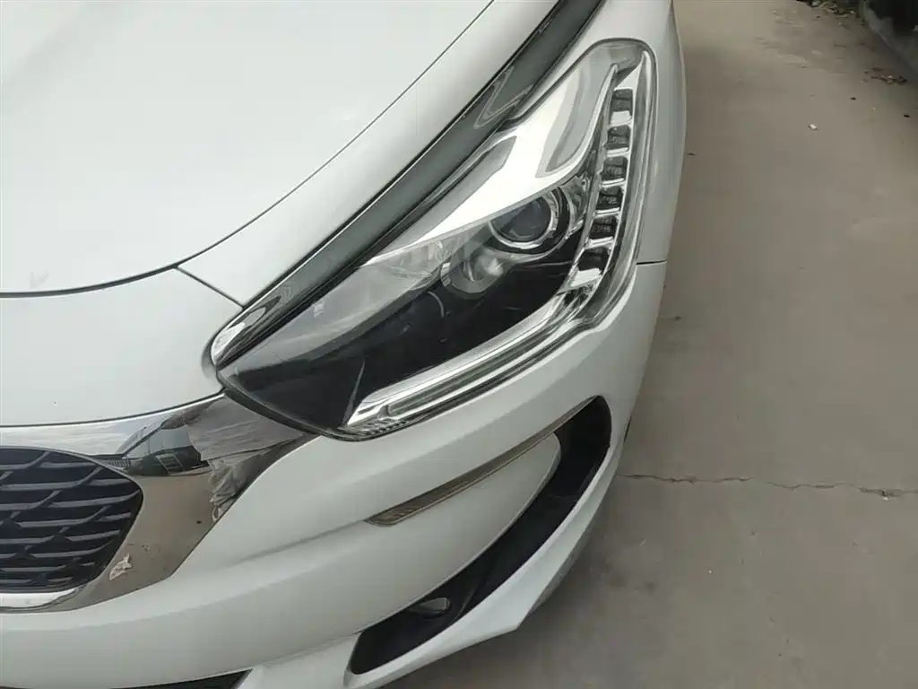 DS 5 2016 2015 1.6T Elegance THP160