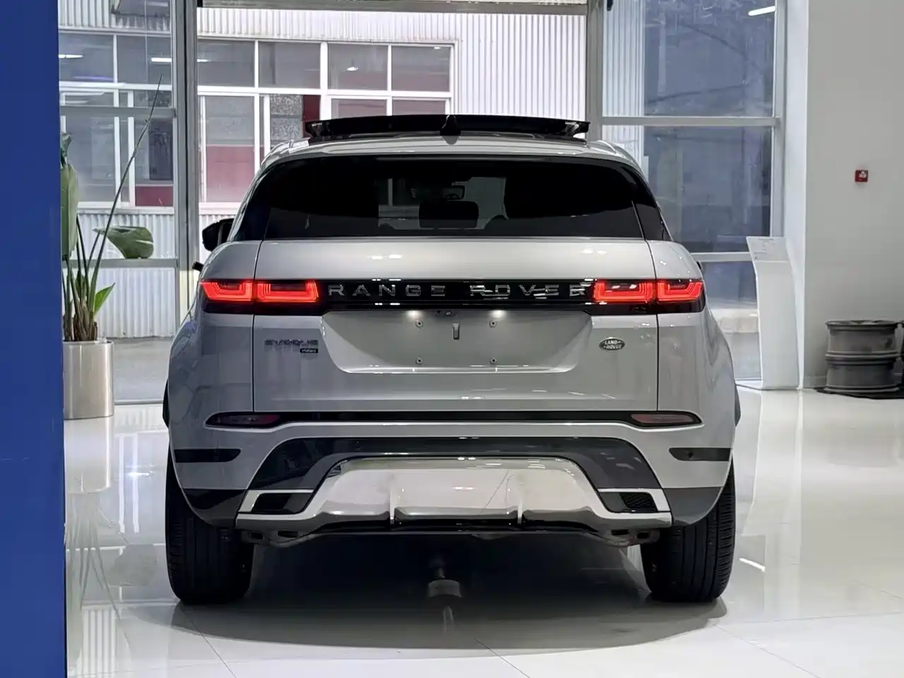 Land Rover Range Rover Evoque 2023 Range Rover Evoque L 249PS Luxury Edition фото 7