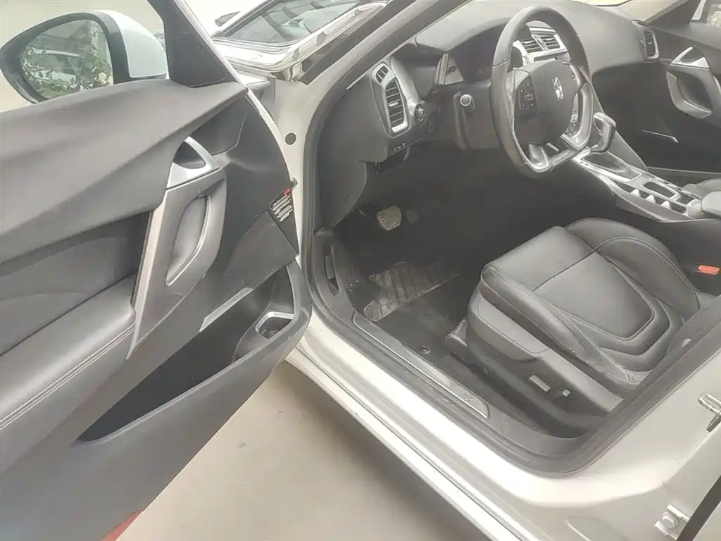 DS 5 2016 2015 1.6T Elegance THP160