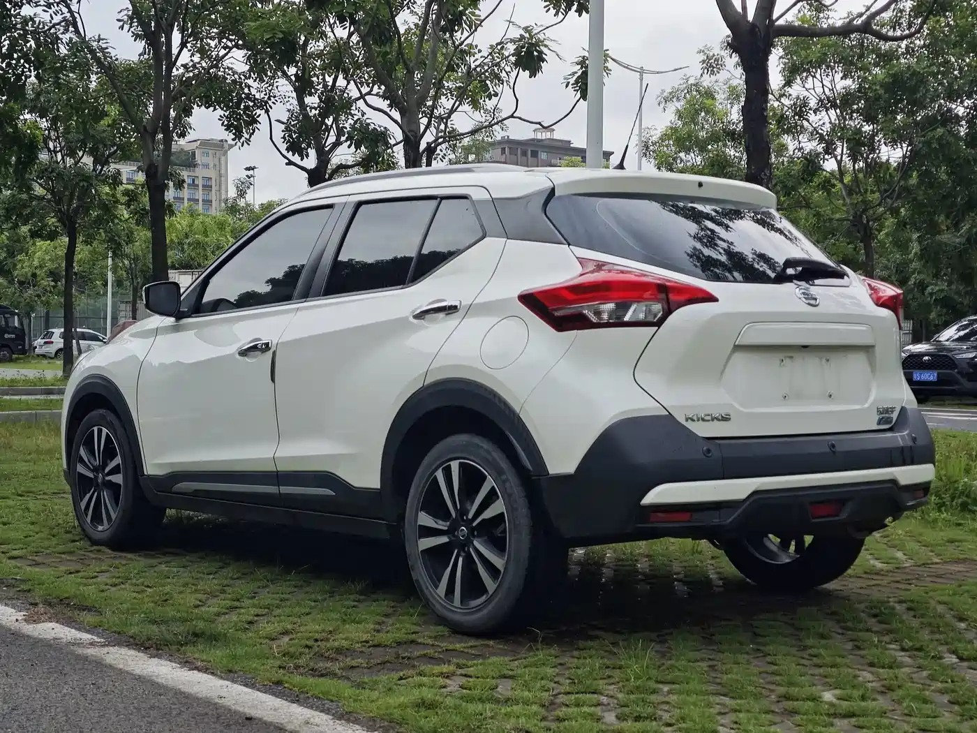 Nissan Kicks 2019 2019 1.5L CVT Smart Connect Luxury Edition