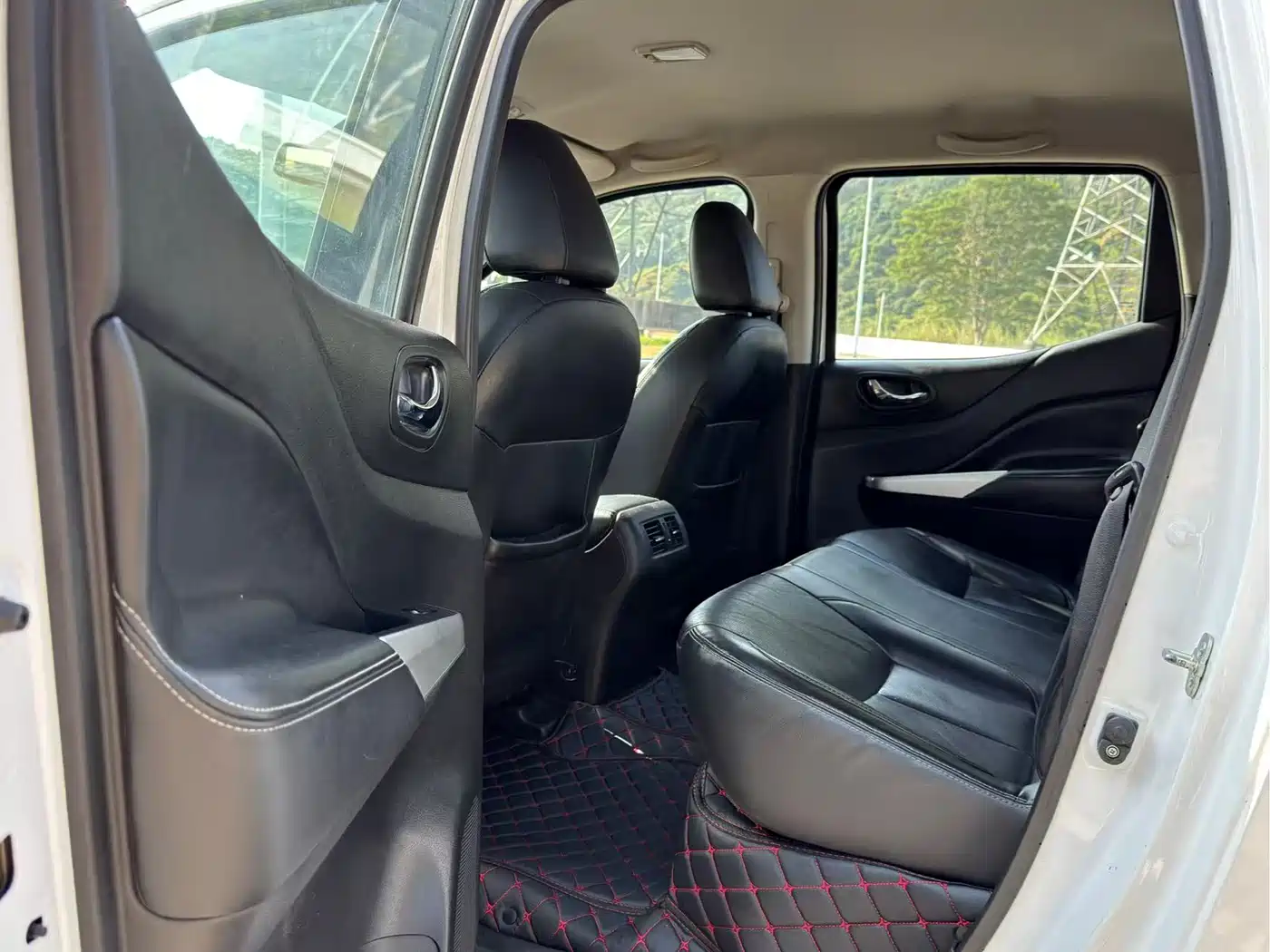 Nissan Navara 2021 2.5L Automatic 4WD Premium QR25 фото 11