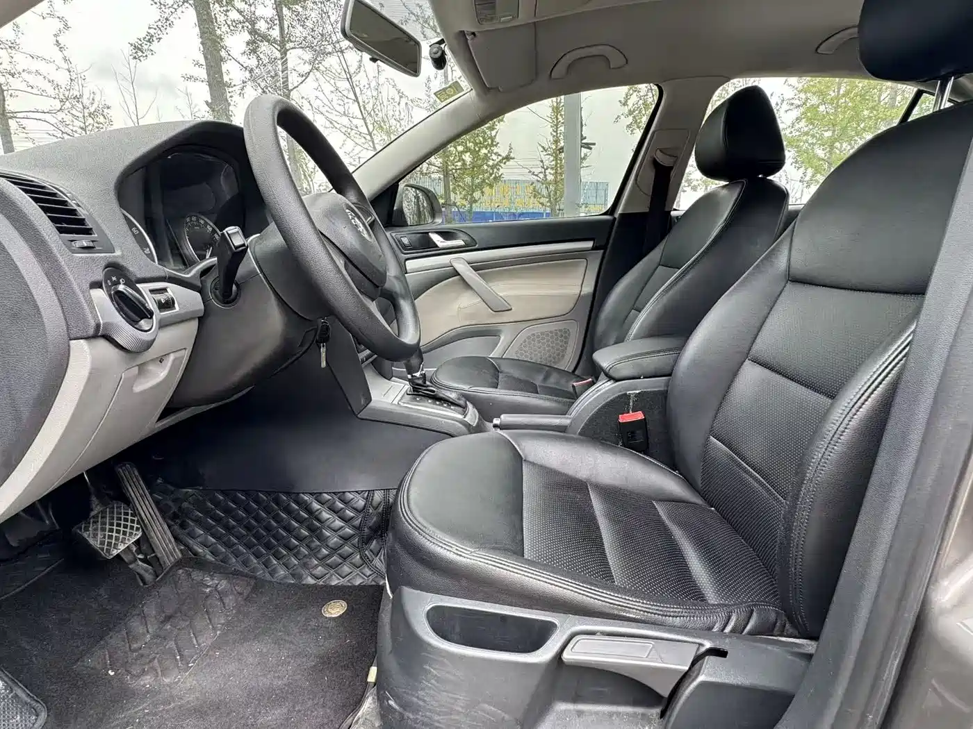 Škoda Octavia 2012 1.6L Auto Yijun Edition фото 7
