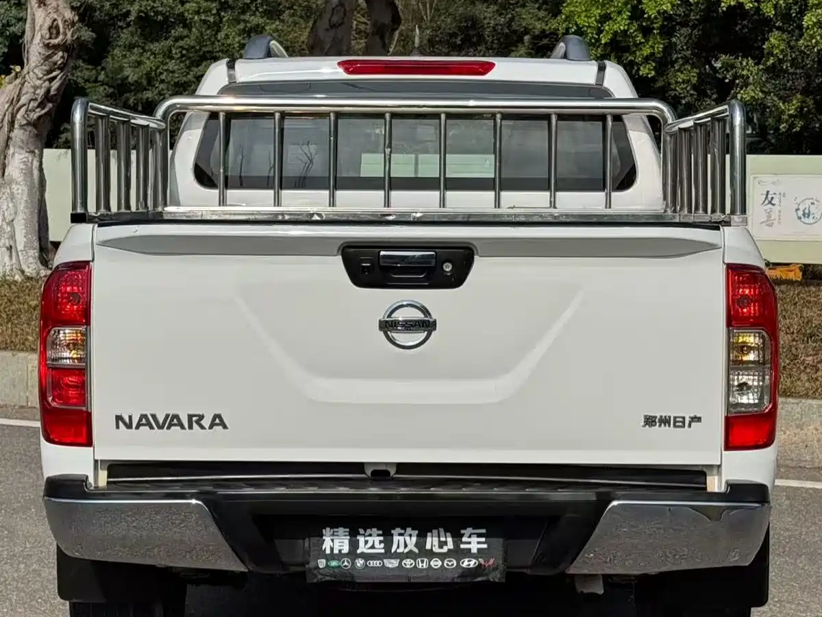 Nissan Navara 2021 2.5L Automatic 4WD Premium QR25 фото 5