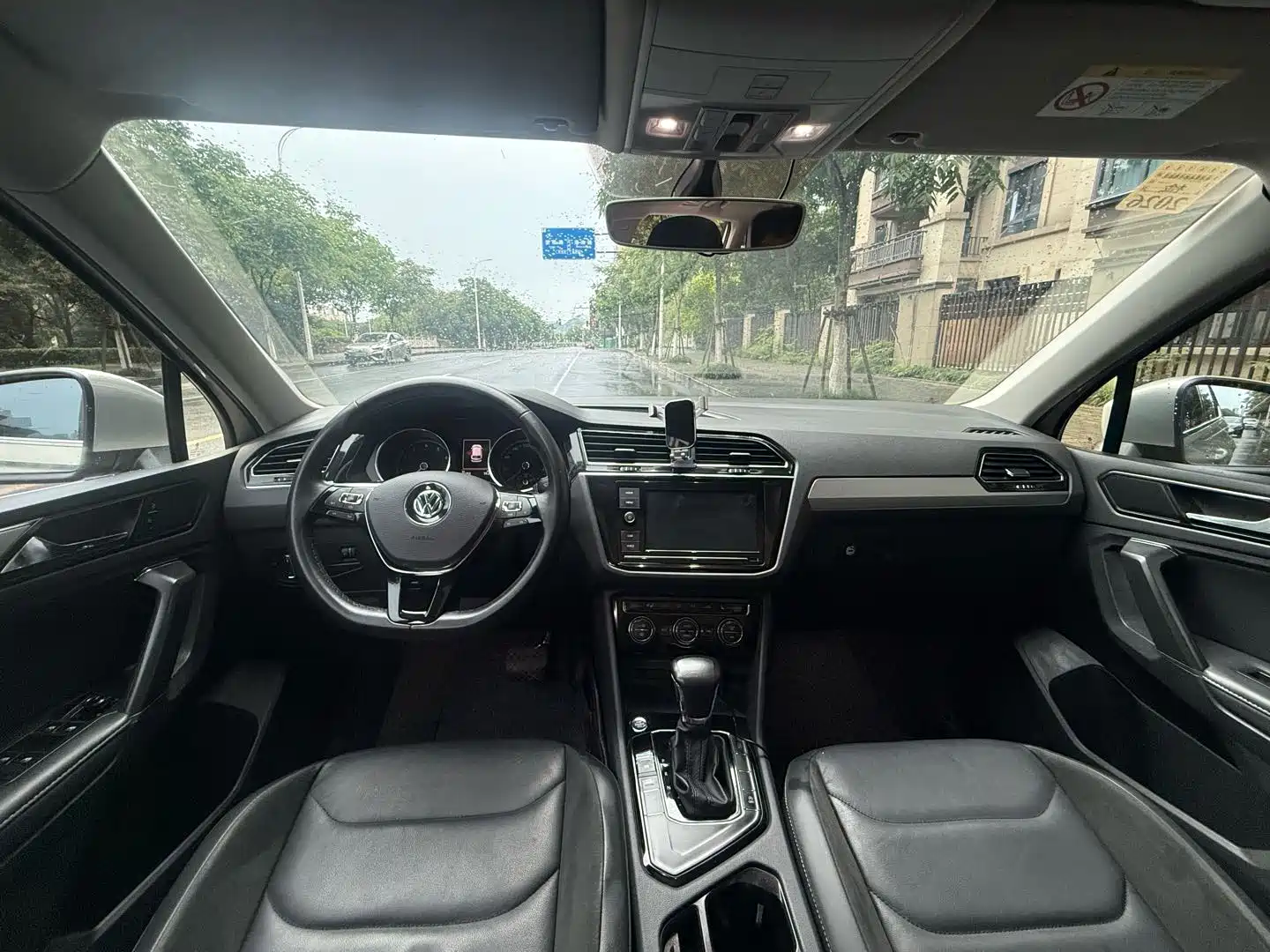 صورة 5 - Volkswagen Tiguan L