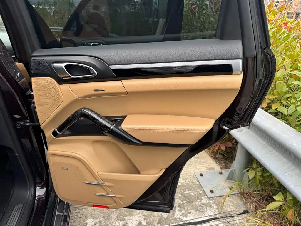 Porsche Cayenne 2014 Cayenne Platinum Edition 3.0T фото 36
