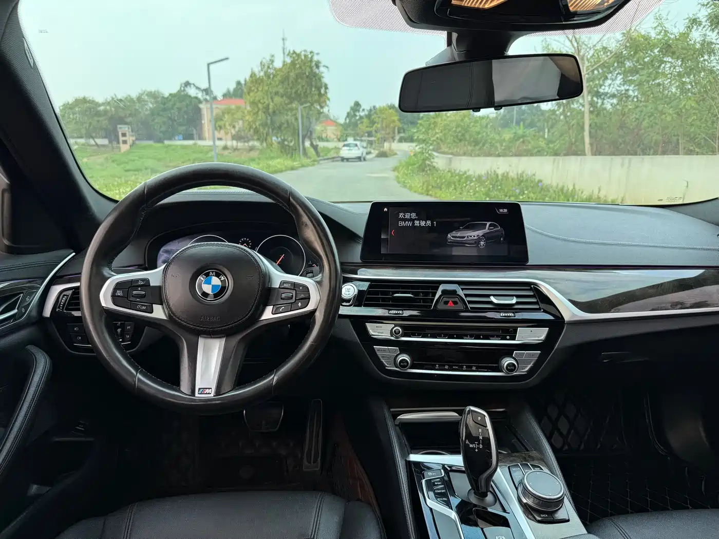 BMW 5 Series 2019 525Li M Sport Package фото 10