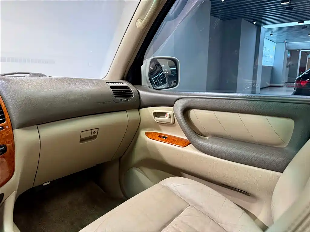 Toyota Land Cruiser 2005 4.7L Automatic VX-R фото 26