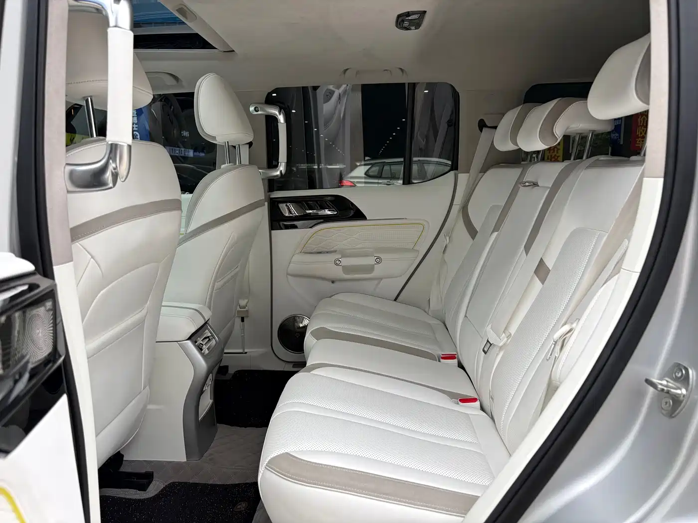 TANK CO CREATION TANK 300