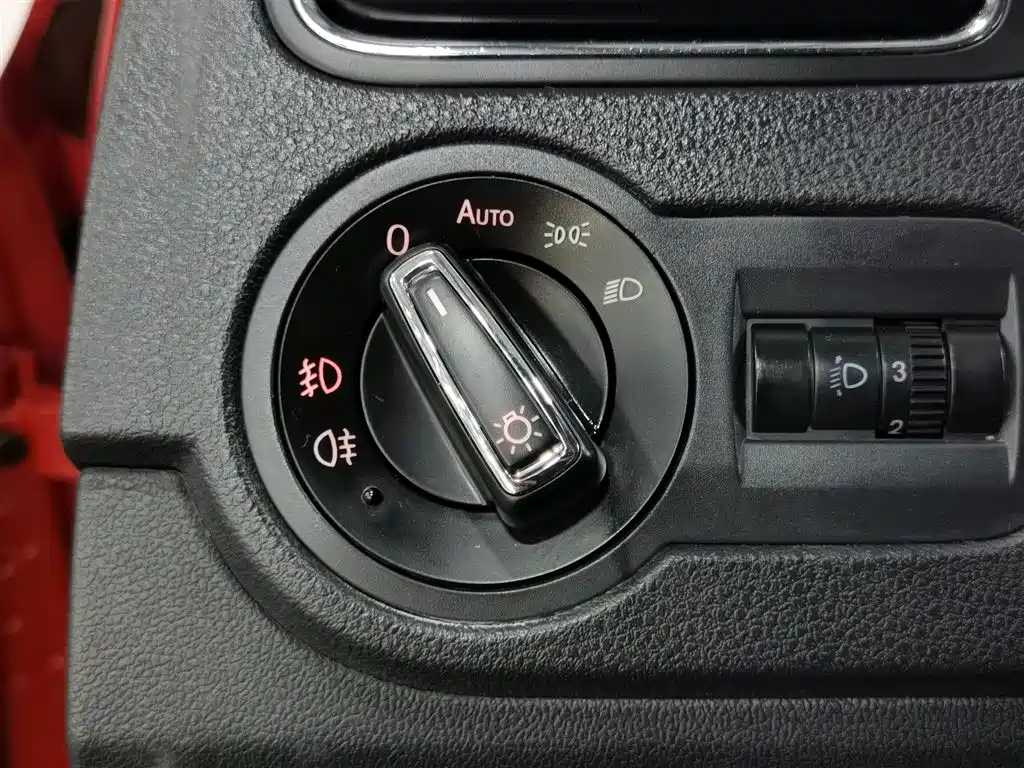 Volkswagen Polo 2011 1.4L Automatic Style Edition фото 21