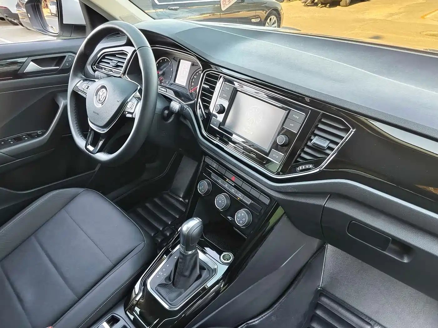 Volkswagen T-ROC 2018 280TSI DSG 2WD Comfort (China V) фото 16
