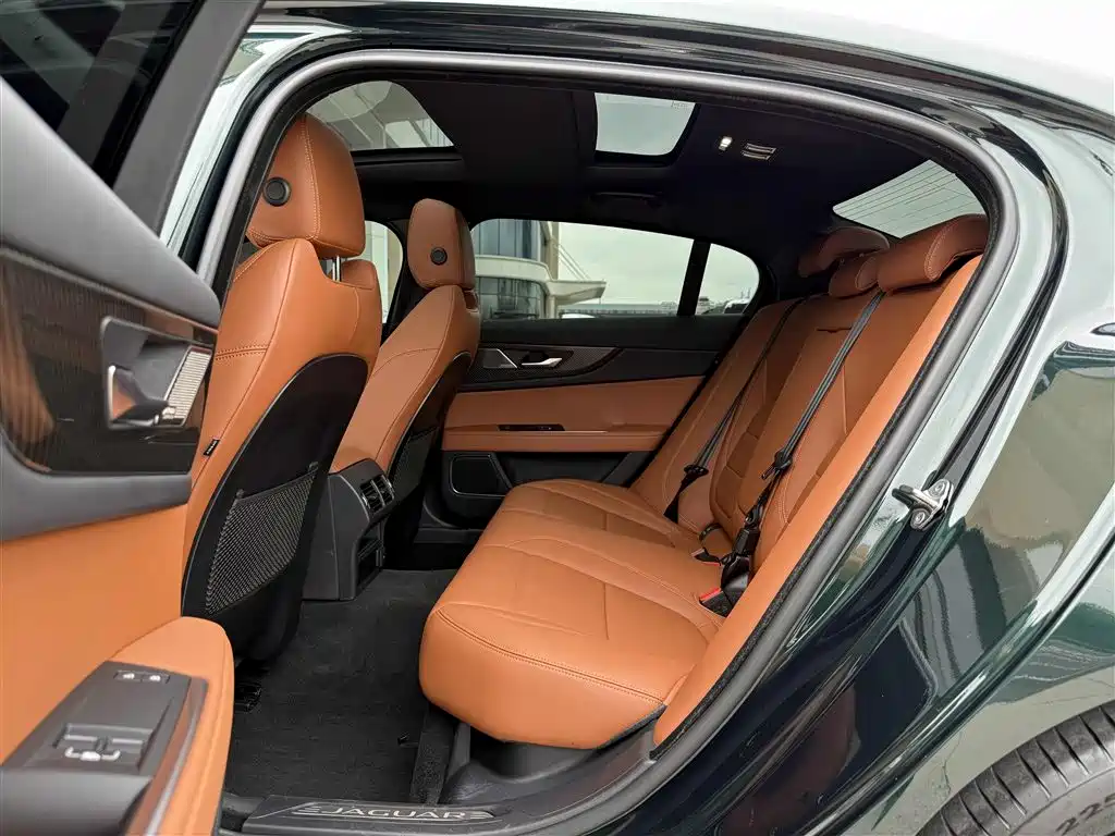 Jaguar XEL 2024 Model 2.0T 250PS R-DYNAMIC S Gloss Black Sport Edition фото 25