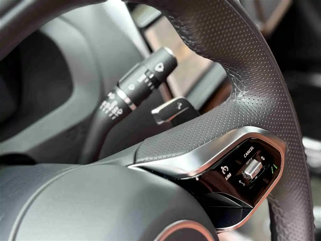 Jaguar XEL 2024 Model 2.0T 250PS R-DYNAMIC S Gloss Black Sport Edition фото 40