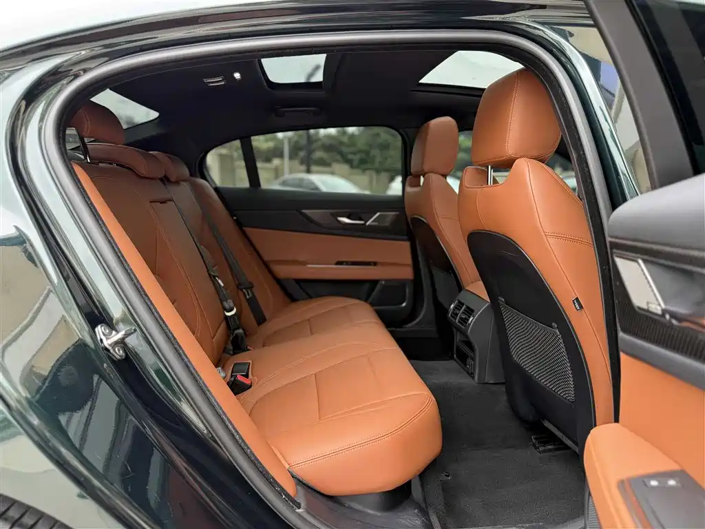 Jaguar XEL 2024 Model 2.0T 250PS R-DYNAMIC S Gloss Black Sport Edition фото 28