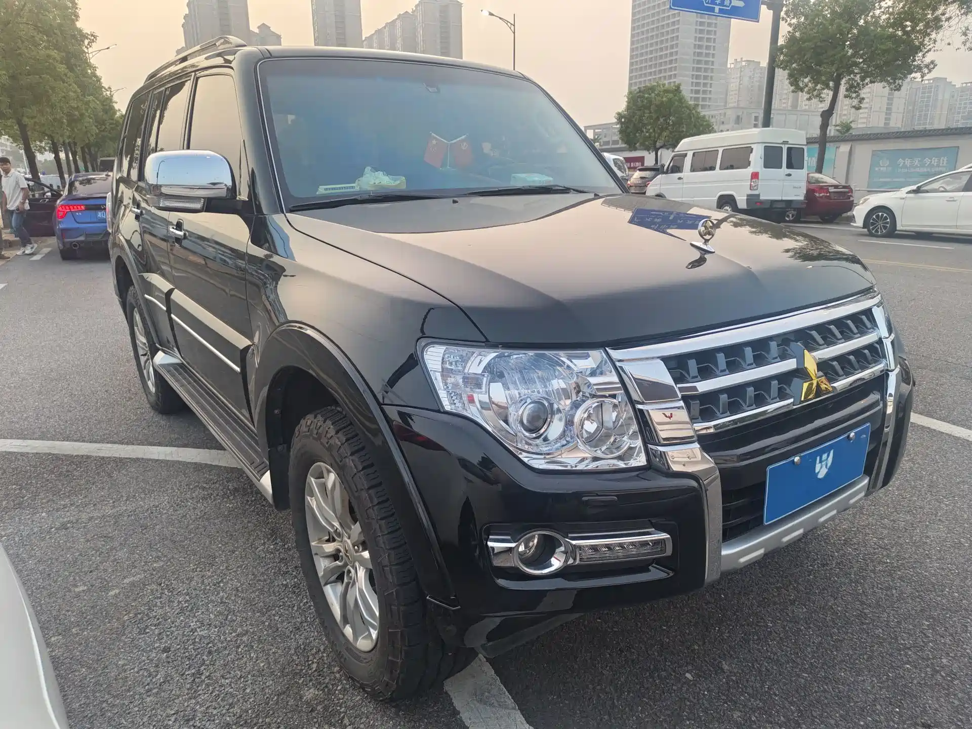 Фото 3 - Mitsubishi Pajero (Import)