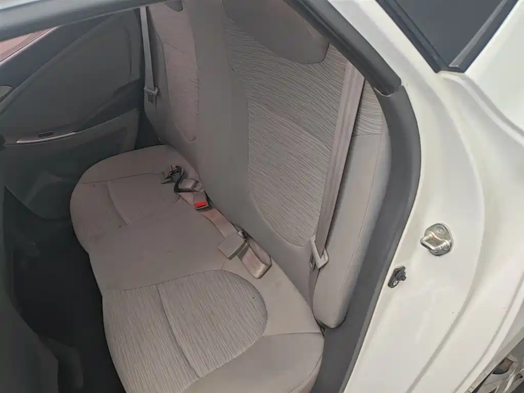 Hyundai Verna 2014 1.4L Manual Smart GLS фото 17