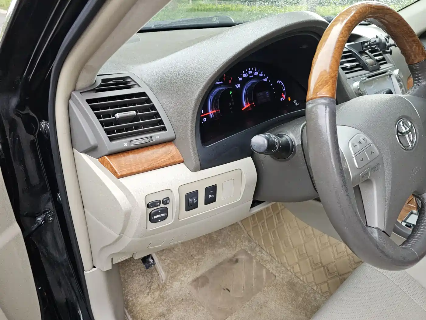 Toyota Camry 2010 200G Luxury Edition фото 18
