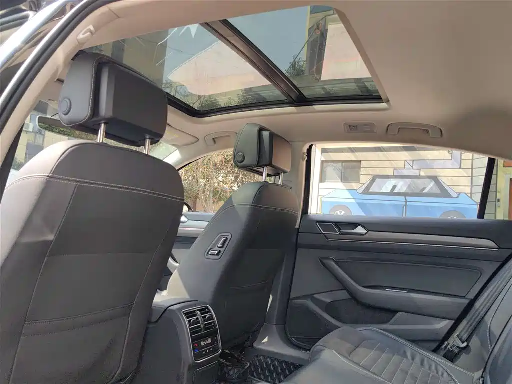 Volkswagen Magotan 2020 330TSI DSG Luxury фото 8