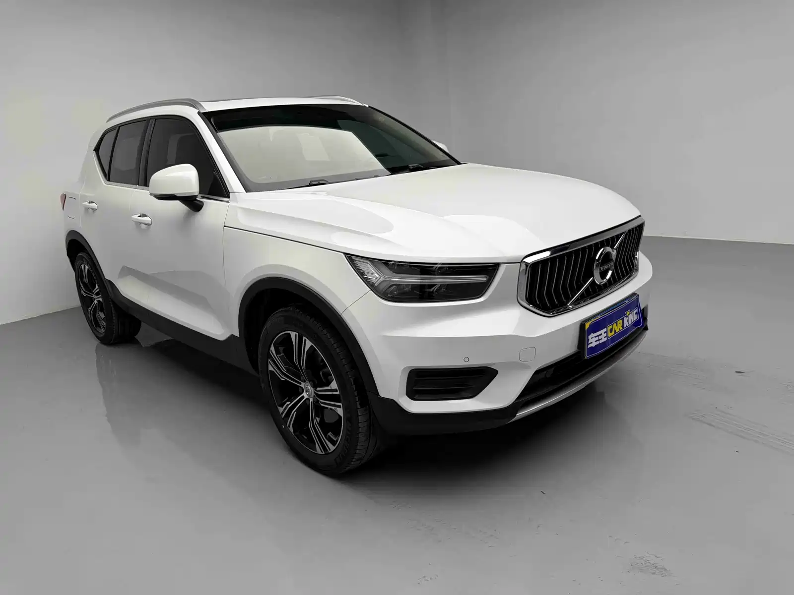 Фото 8 - Volvo XC40