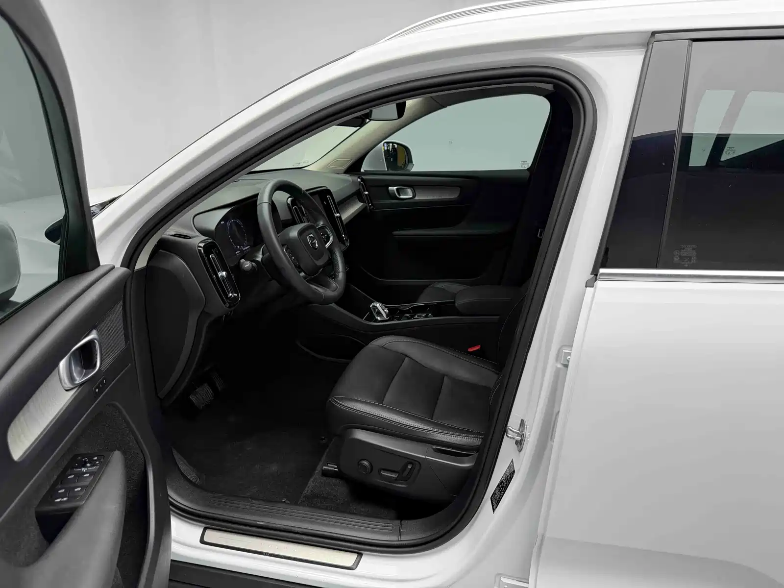 Фото 16 - Volvo XC40