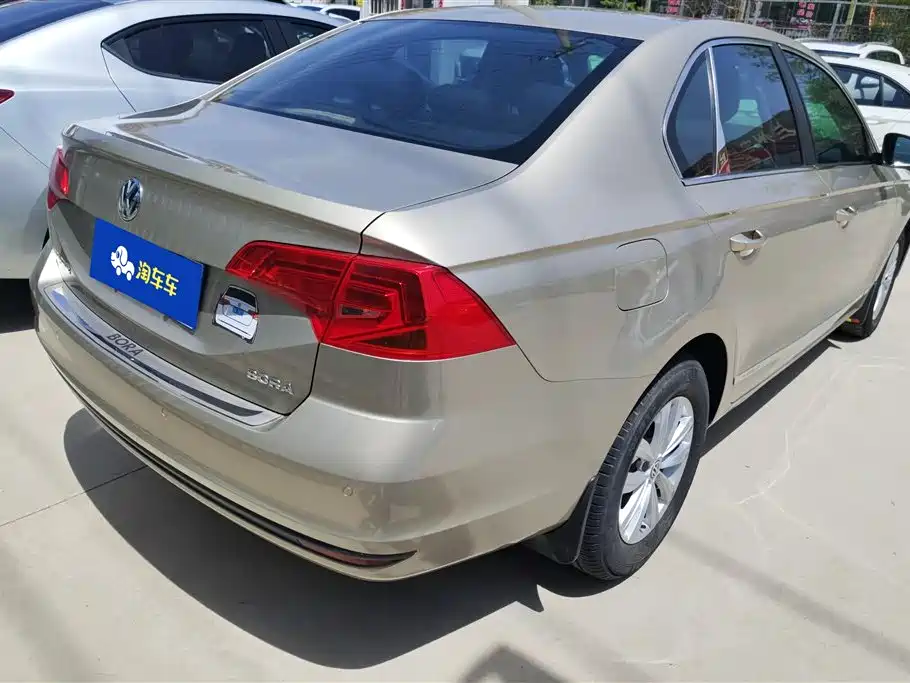 Volkswagen Bora 2016 Model 1.6L Manual Fashion фото 3