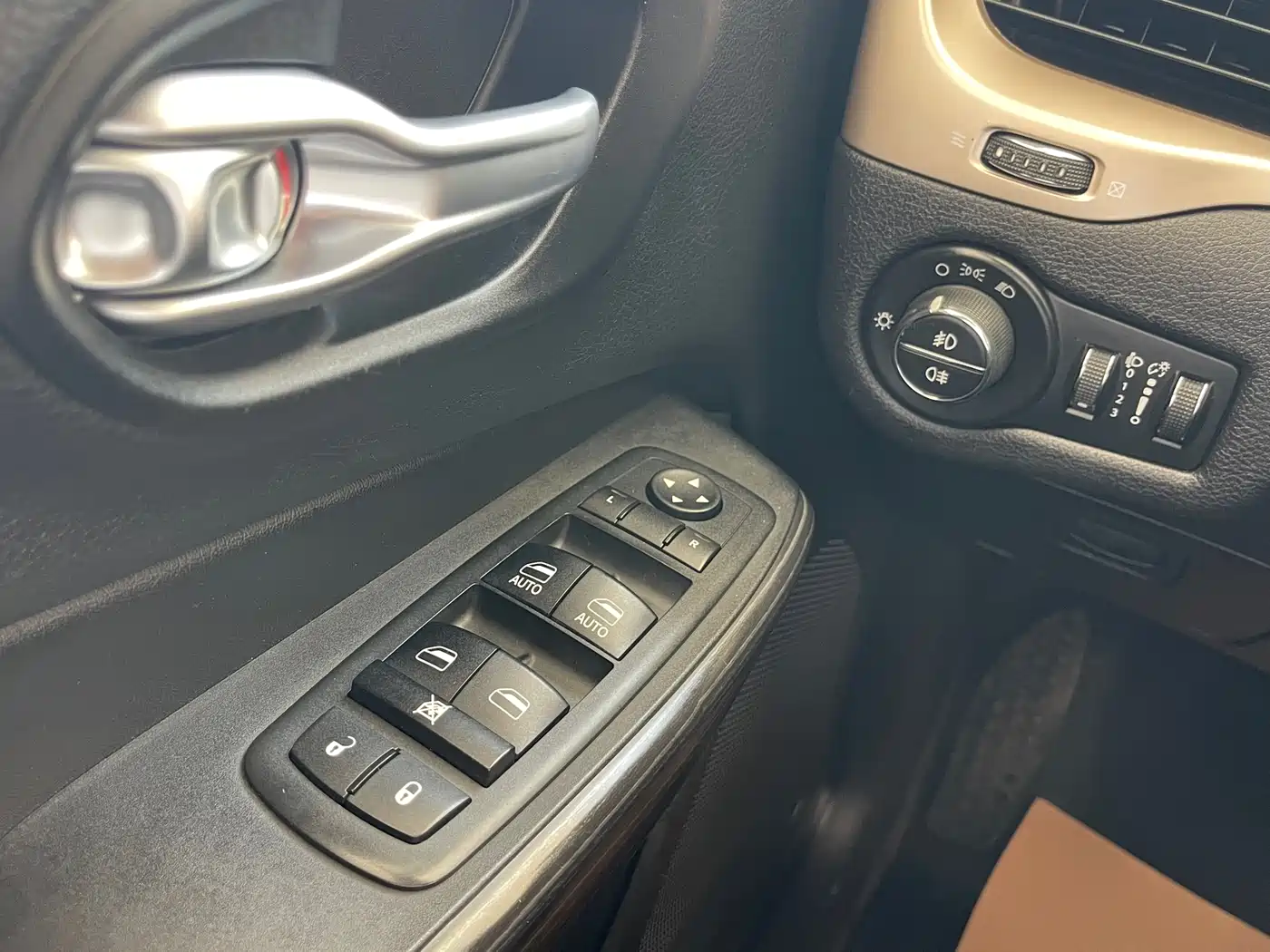 Jeep Cherokee 2018 2017 2.0L Superior Edition