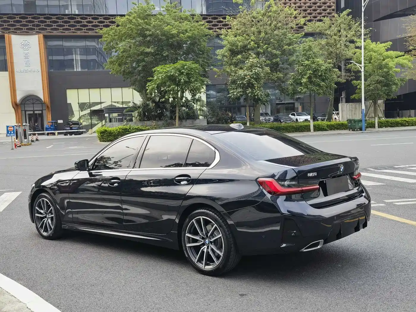 BMW 3 Series 2025 325Li M Sport Package фото 5
