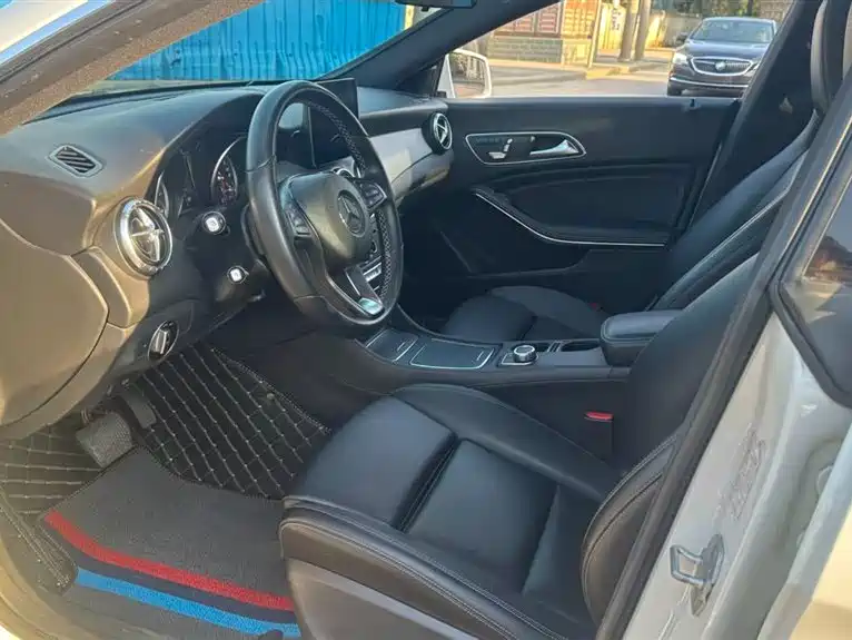 Mercedes-Benz CLA (Import) 2015 CLA 200 фото 5