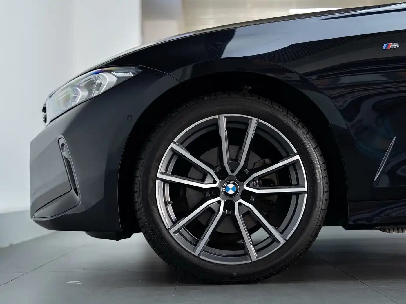 BMW 3 Series 2023 325Li M Sport Package фото 9
