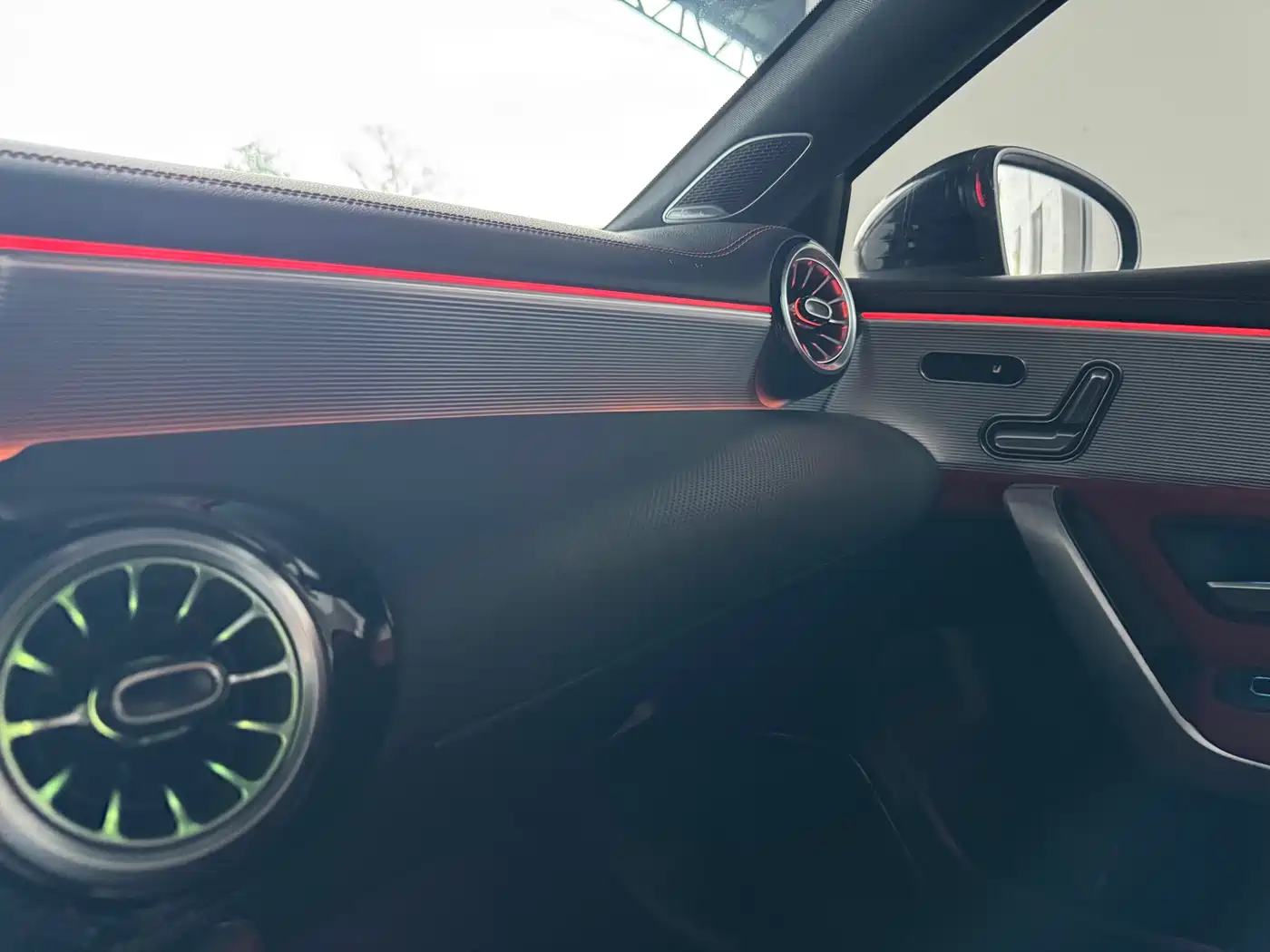Mercedes-Benz A-Class AMG 2021 AMG A 35 L 4MATIC Blazing Night Special Edition фото 11