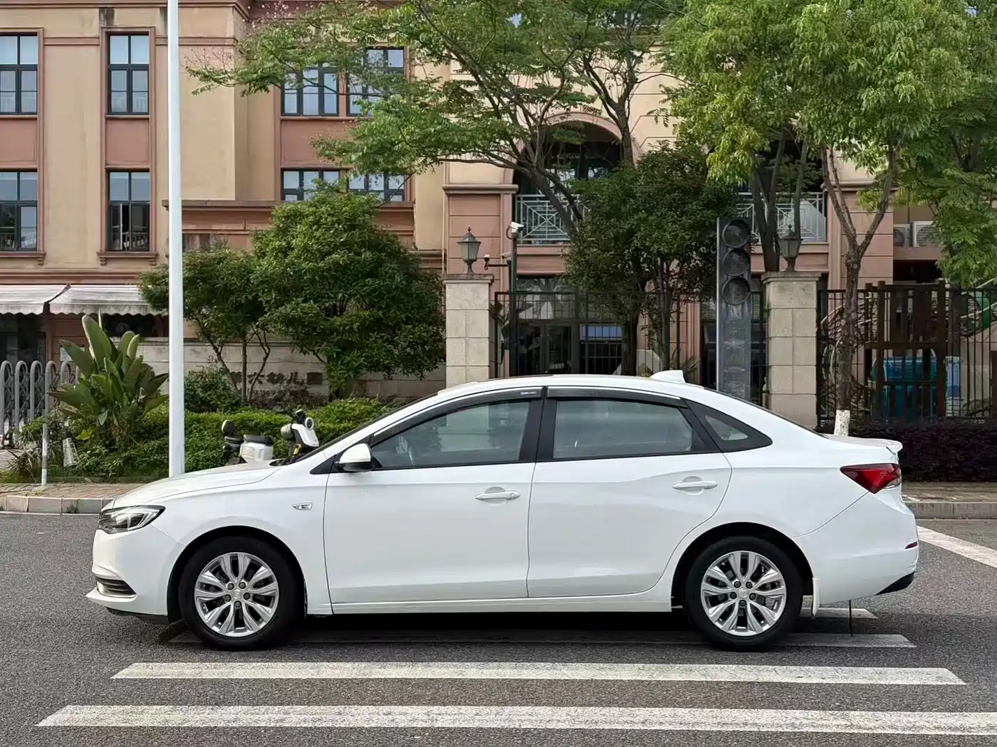 Buick Excelle 2018 15T Dual Clutch Elite (China V) фото 17