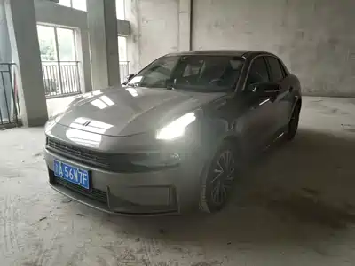 Lynk & Co 03