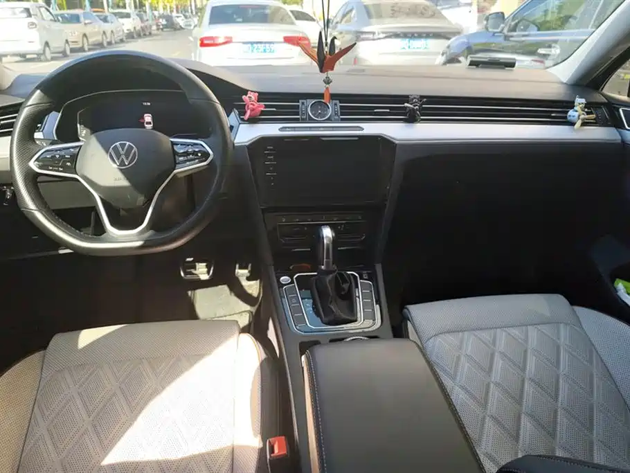 Volkswagen Magotan 2023 Model 2 Million Commemorative Edition 330TSI DSG Luxury фото 12