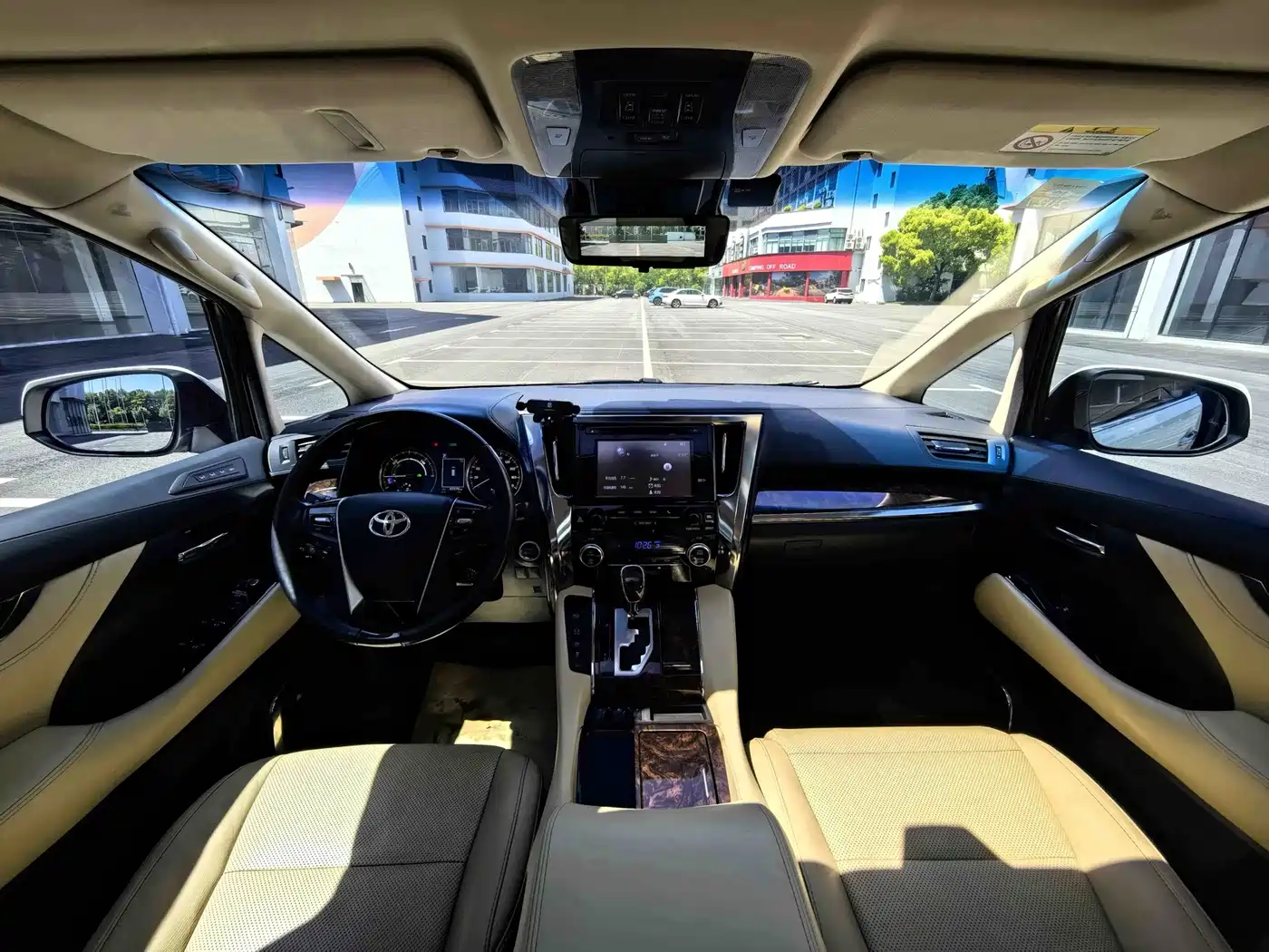Toyota Alphard 2019 Hybrid 2.5L Luxury фото 18