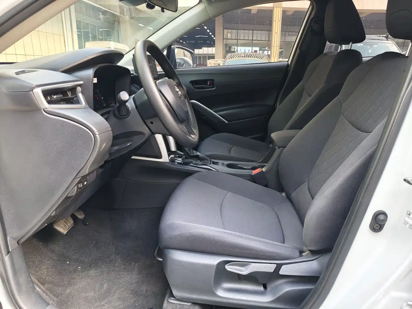 Toyota Corolla Cross 2023 2.0L Pioneer Edition фото 10