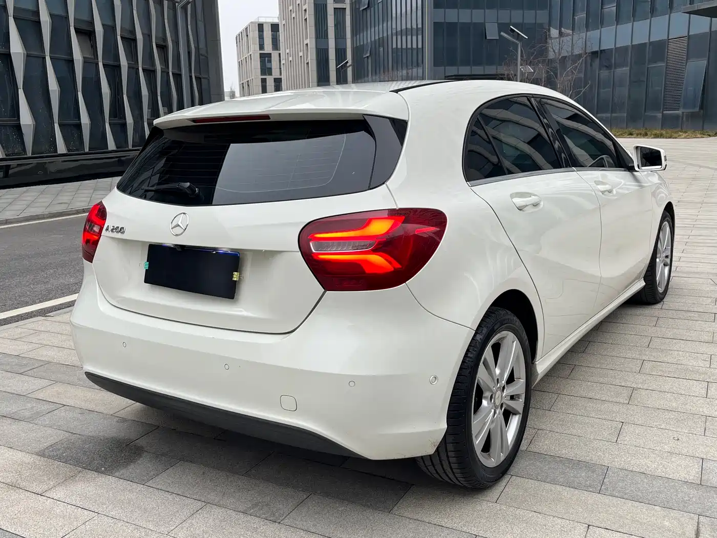 Mercedes-Benz A-Class (Import) 2017 A 200 Dynamic Edition фото 4