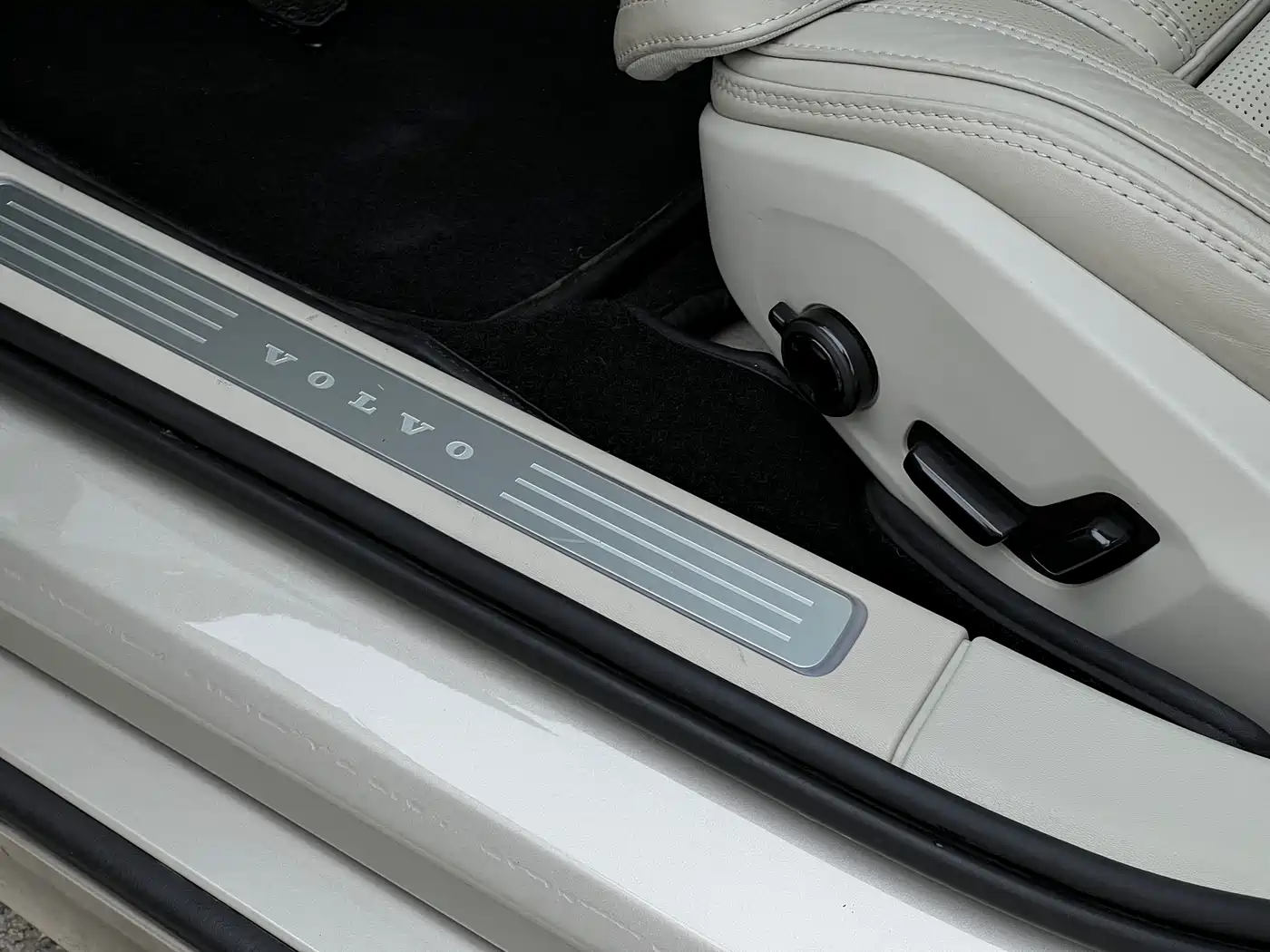 Volvo S90 Plug-in Hybrid 2019 2019 T8 E-AWD Hybrid Excellence Edition 3-Seater China VI