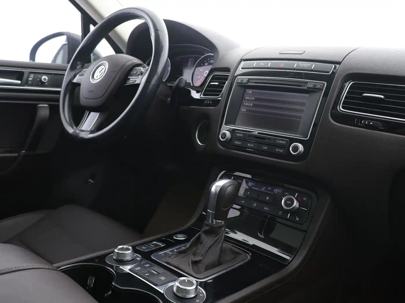 Volkswagen Touareg 2017 3.0TSI Explorer Edition фото 16