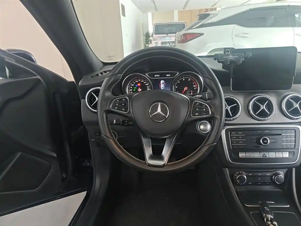 Mercedes-Benz CLA (Import) 2017 Facelift CLA 200 Style фото 11