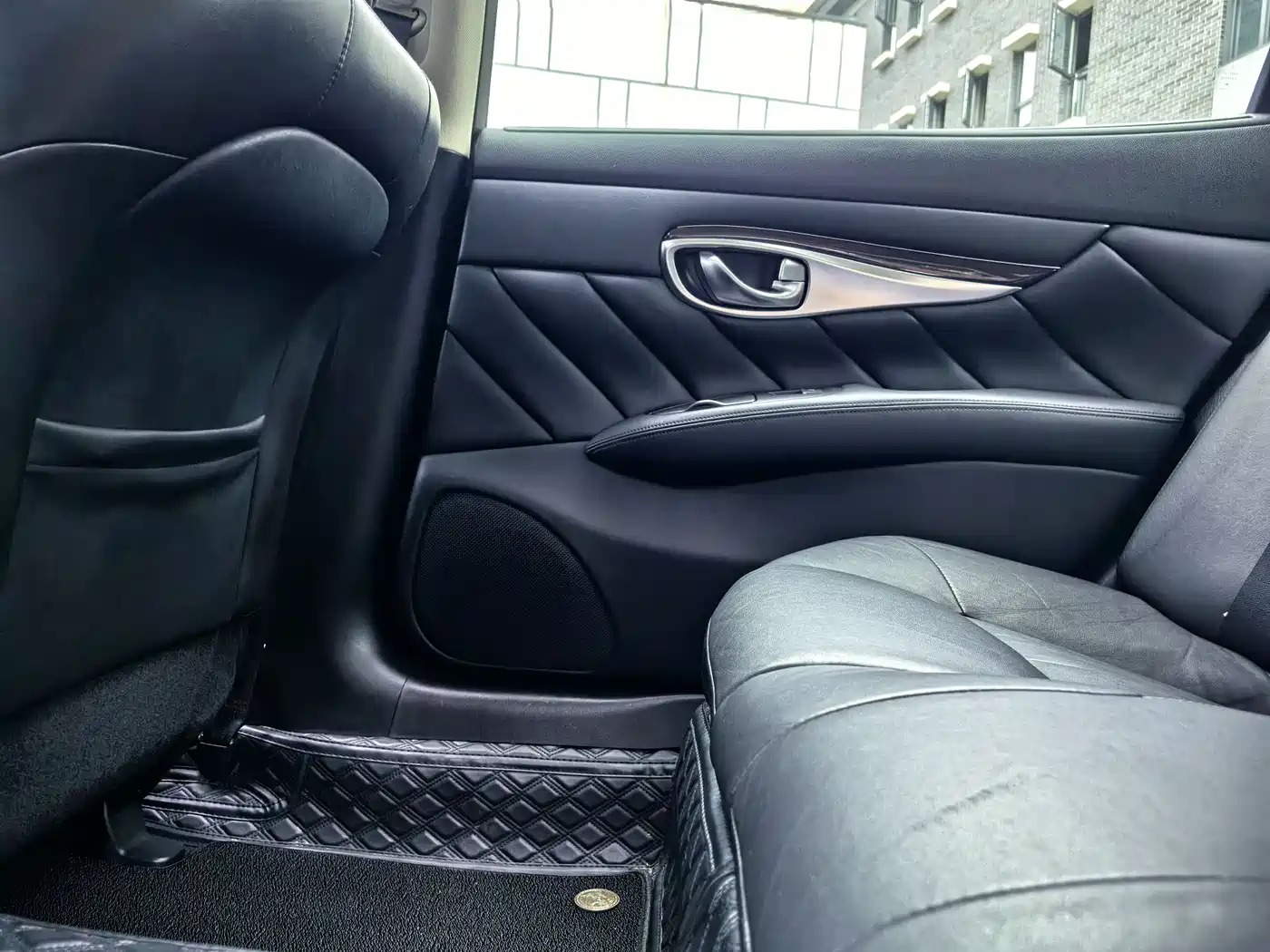 Infiniti Q70 2015 Q70L 2.5L Enjoyment Edition фото 28