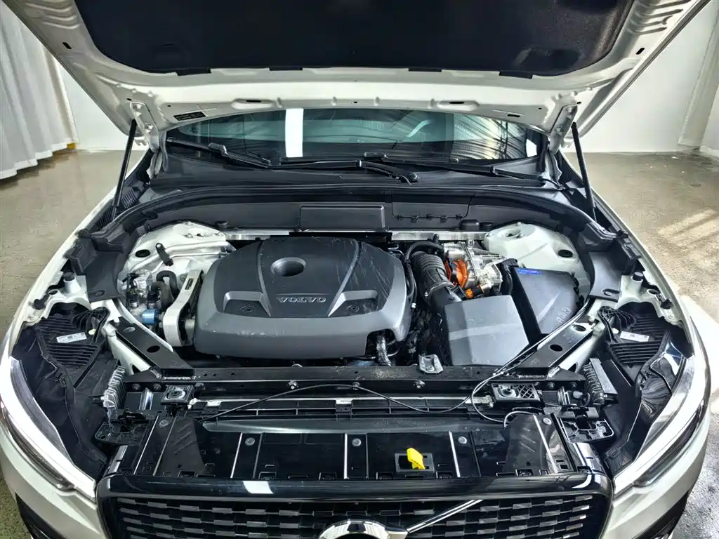 VOLVO XC60 PLUG IN HYBRID