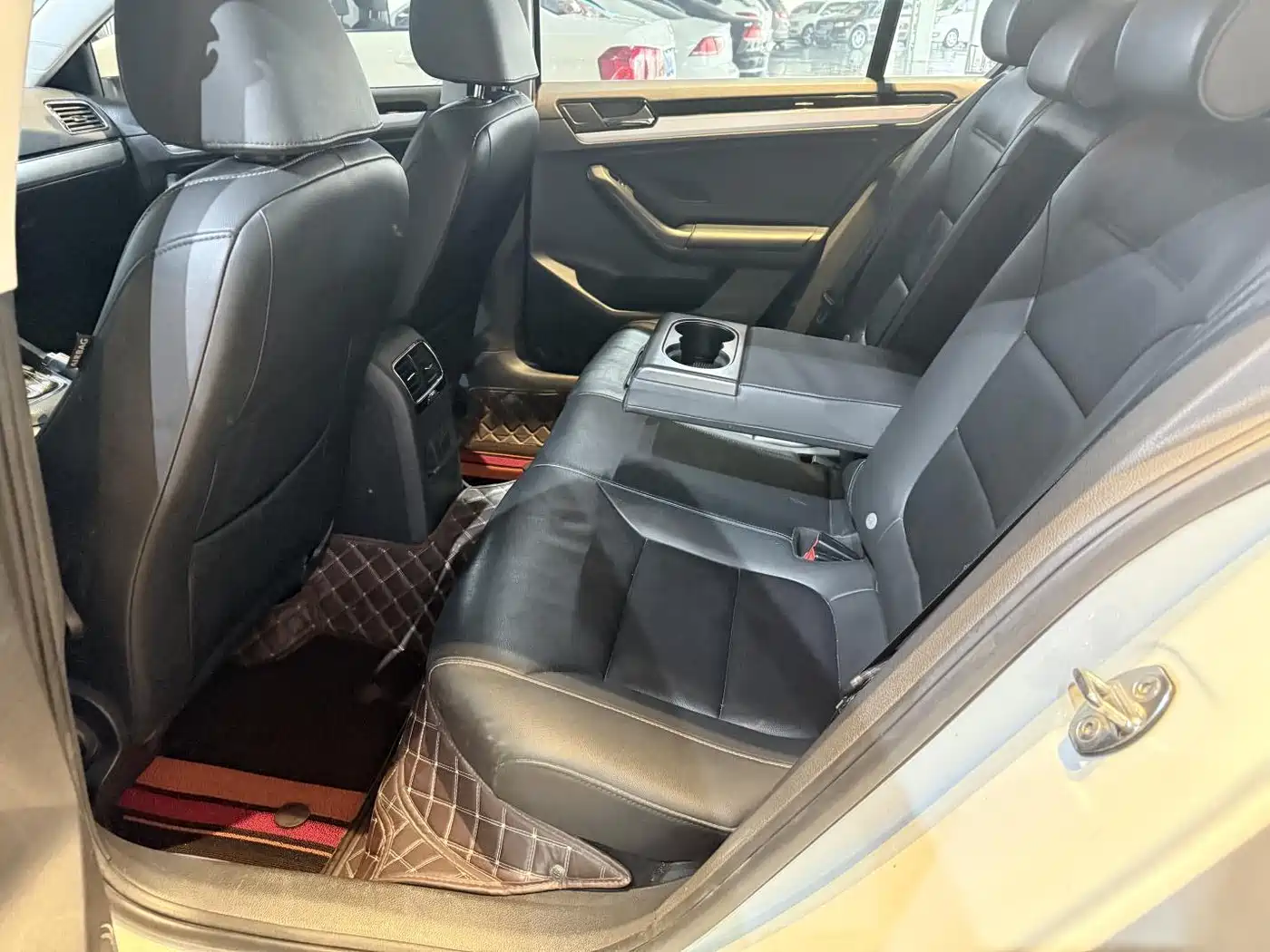 Volkswagen Sagitar 2018 1.6L Automatic Comfort фото 9