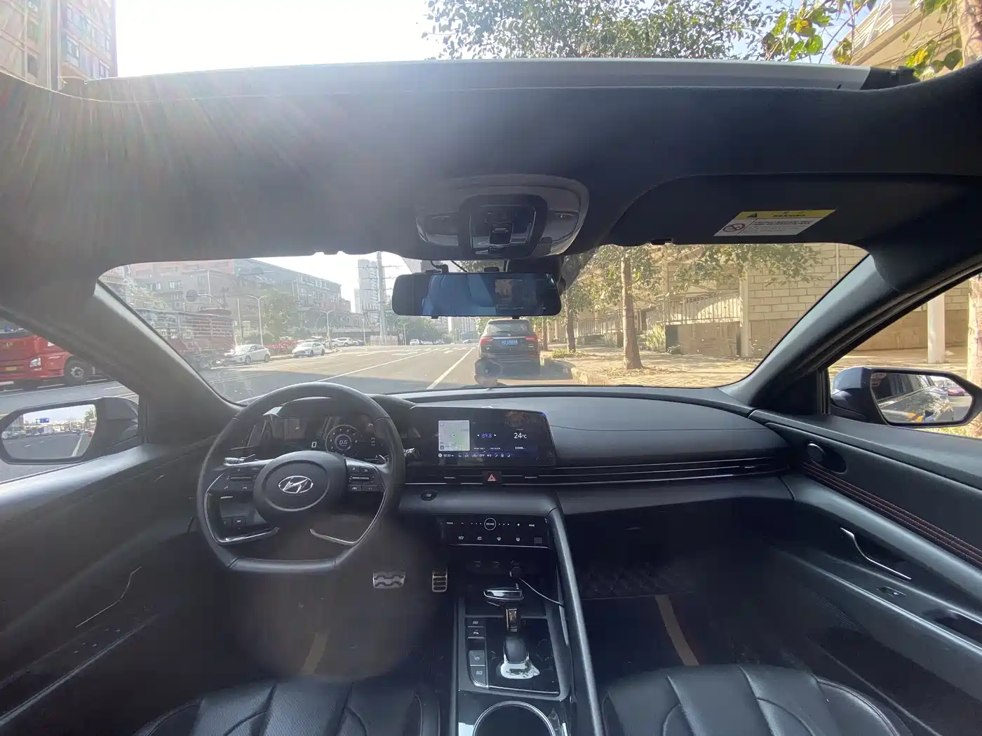 Hyundai Elantra 2022 240TGDi DCT LUX Premium Edition фото 13