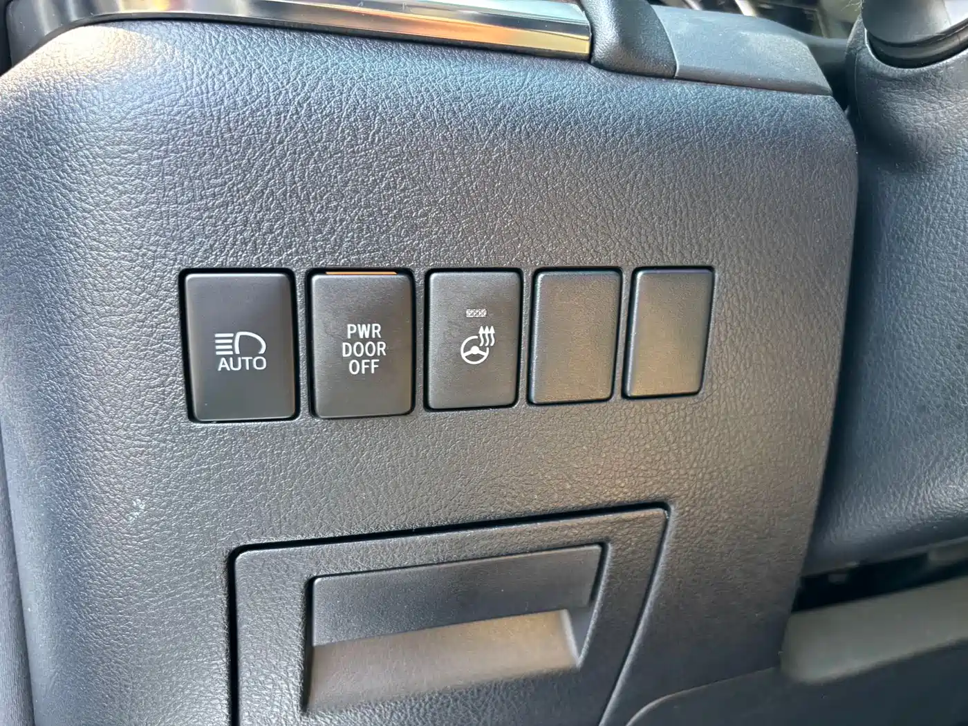 Toyota Alphard 2019 Hybrid 2.5L Luxury фото 13