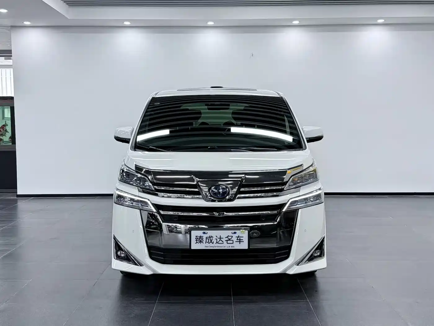 Toyota Vellfire 2021 Crown Hybrid 2.5L HV Premium Edition фото 2