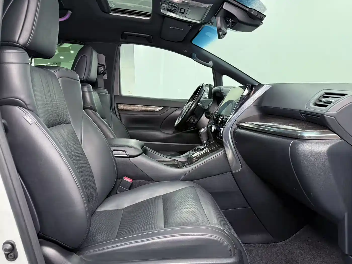 Toyota Vellfire 2021 Crown Hybrid 2.5L HV Premium Edition фото 10