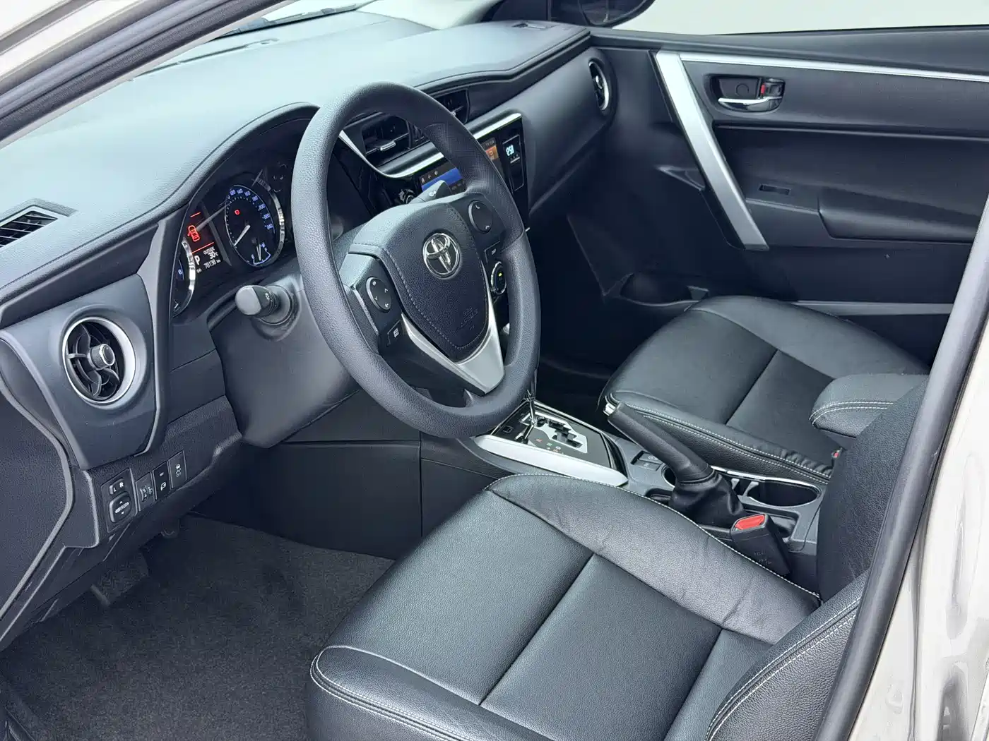 Toyota Corolla 2017 Facelift 1.2T S-CVT GL-i фото 4